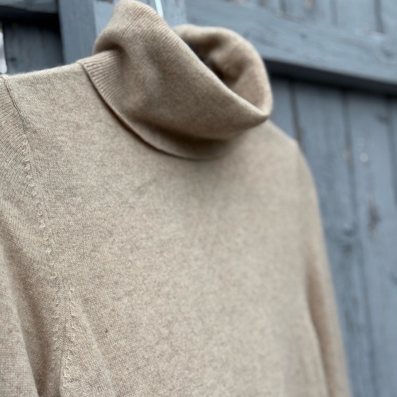 Avellini 100% Cashmere Sweater Women’s Medium Beige Long Sleeve Cowl Neck Luxury - Picture 2 of 7